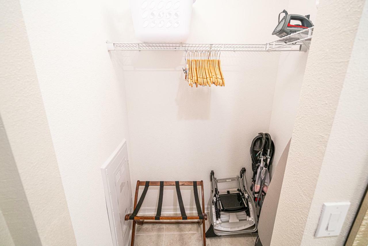 Only 5 Miles From Disney! Free Water Park! 2 Bed, 2 Bath Condo, Sleeps 8 Kissimmee Exterior foto